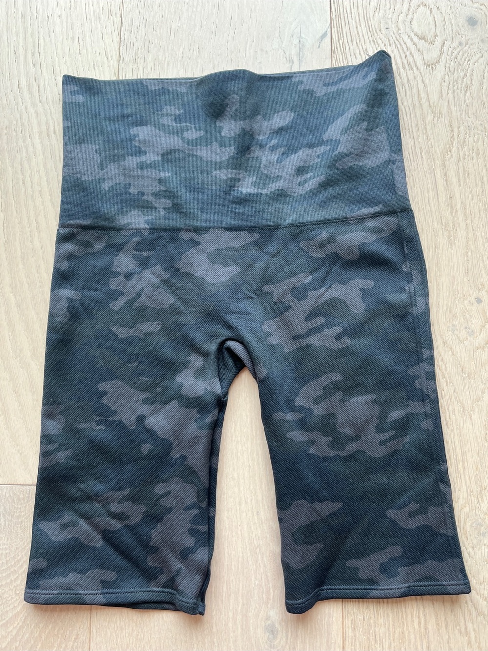 Spanx Camo Bike Shorts - Black/Grey/Green